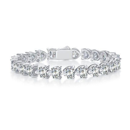 Heart-shaped zirconia tennis bracelet in sterling silver.