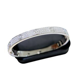 925 sterling silver bracelet with diamonds: a perfect combination of sparkling luxury and classic design