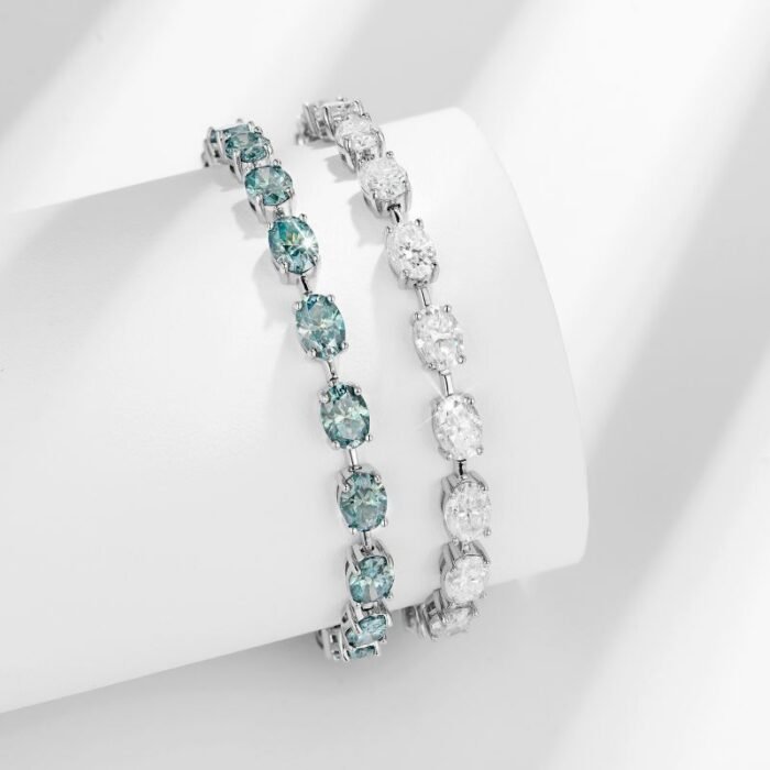 Bracelet in 925 sterling silver with pavé white zirconia.