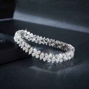 Bracelet in 925 sterling silver with pavé white zirconia.