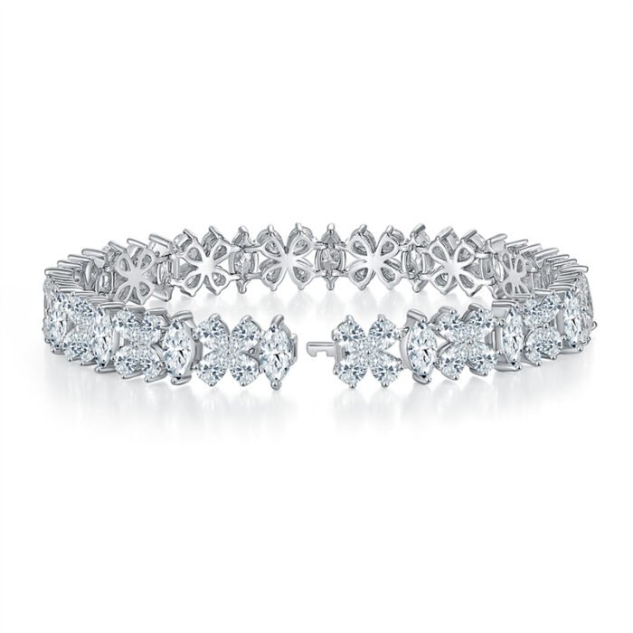 Bracelet in 925 sterling silver with pavé white zirconia.